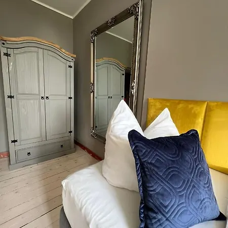 Privatunterkunft Gutshauszimmer Neu Gaarz